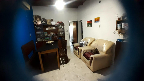 Casa En Venta - 2 Dormitorios 1 Baño - Cochera - 200mts2 - San Nicolás De Los Arroyos