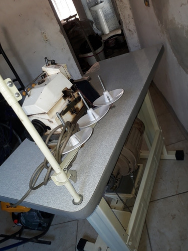 Imagem 1 de 9 de Máquina De Costura Overlok
