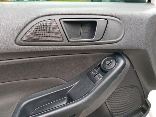Imagen 12 de 15 de Ford Fiesta S 2015