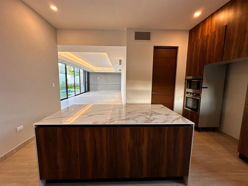 Casa En Venta Merida, Conkal, Privada Olivia, Una Planta, Entrega Inmediata.