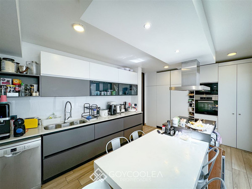 Casa En Venta De 4 Dorm. En Lo Barnechea