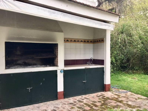 Casa Colonial Impecable En Un Lindo Lote Parquizado En Venta