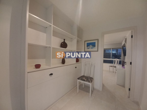 Imagen 9 de 27 de Vende Apartamento De 2 Dormitorios Y Medio En Chiverta, Reciclado Completo. Punta Del Este