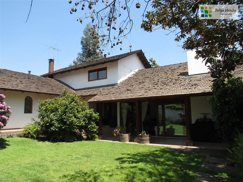 Impecable Casa En Venta De 4 Dorm + Estar En Las Condes