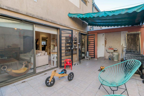 Dúplex De 3 Dormitorios En Venta La Plata. Patio