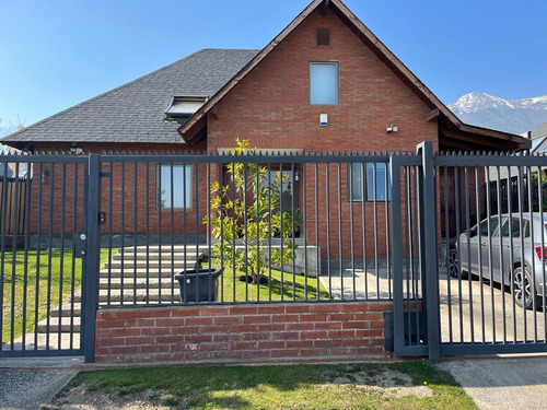 Hermosa Casa En Exclusivo Barrio Las Pircas, Peñalolén.