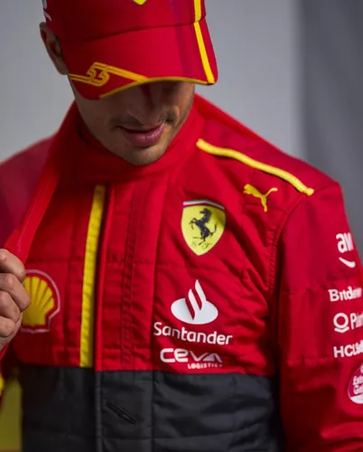 Gorra Scuderia Ferrari 2023 Equipo Carlos Sainz Edición Especial GP de  España -Niños