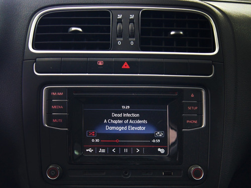Imagen 12 de 15 de Volkswagen Vento Comfortline Plus 2020 Plata