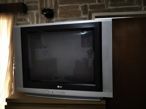 Imagen 1 de 2 de Televisor LG De 31.50 Pulgadas De Ancho.