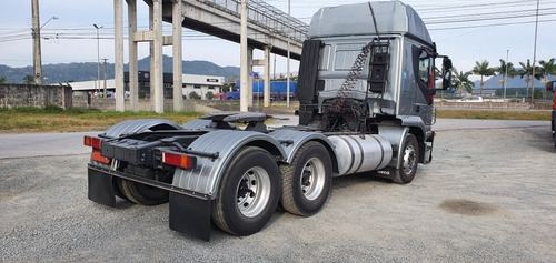 Imagem 3 de 5 de Iveco Stralis 410 6x2