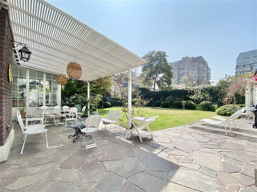 Casa En Venta De 6 Dorm. En Vitacura