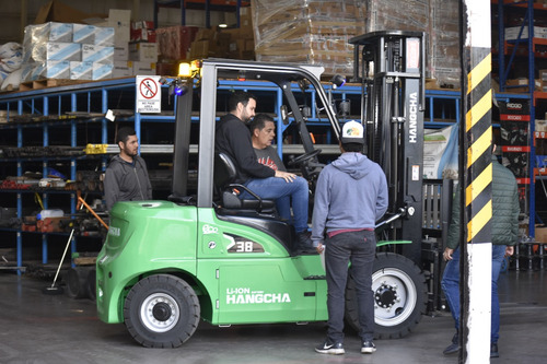 Montacargas Eléctrico Batería Litio 7,000 Lbs Hangcha Triple