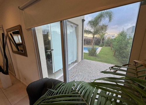 Casa Chalet En Venta En Santa Lucia, Pilar Del Este, Pilar