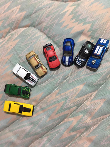 Hot Wheels Set De 8 Carritos Coleccionables Varios (Usado)