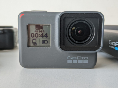 Imagen 3 de 6 de Cámara Gopro Hero 5 + Stick De Selfie, Cable Y Accesorios