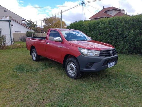 Imagen 2 de 11 de Toyota Hilux Dx Cabina Simple 2.4tdi 6mt 4x4 2017