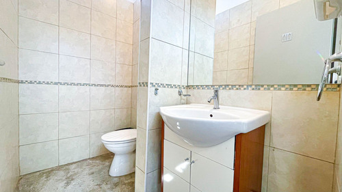 Venta Local Comercial Industrial + 2 Monoambientes