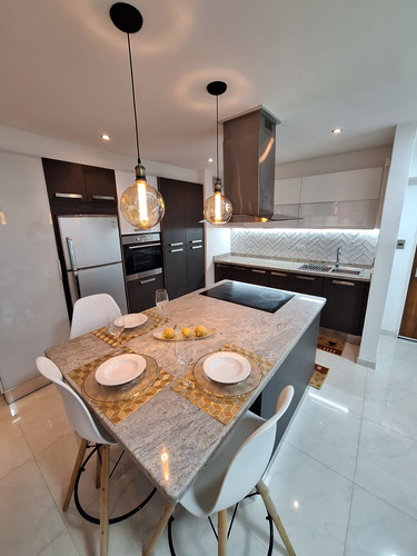 Alquilo Exclusivo Y Remodelado Apto. Colinas De Bello Monte.centro Polo. Puesto Techado, Amoblado, Excelente Residencia