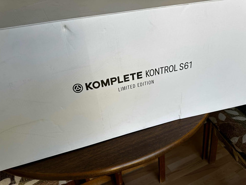 Komplete Kontrol S61 (+ Case) Retrospective Limited Edition (Usado)
