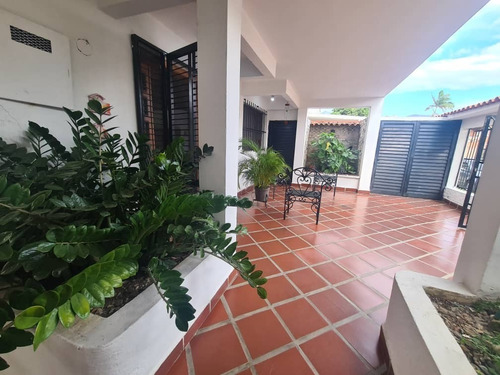 Imagen 5 de 19 de Quinta Tipo Townhouse En Trigal Norte, Valencia. Negociable