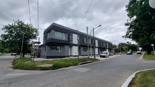 Vida Residencial, Duplex Moderno De 75 M2 De Superficie, General Juan Madariaga. Ubicacion En La Mejor Esquinas De Mayor Valor Paisajistico Escenico De La Cuidad.