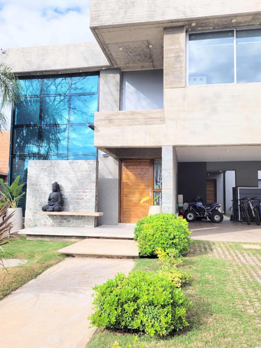 Casa 4 Dormitorios, Campos De Esther