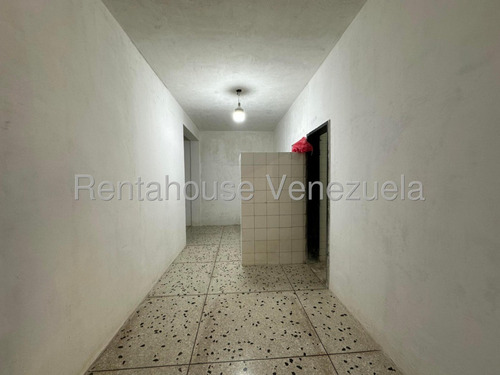 Local Comercial En Alquiler En Cc Regional Turmero Alto Trafico Ubicacion Excelente Al Lado De Supermercado Estef 25-17432