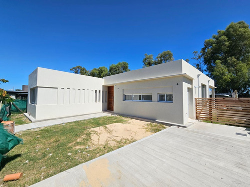 Casa  En Venta En Santa Emilia, Pilar Del Este, Pilar