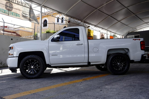 Imagen 5 de 14 de Chevrolet Silverado 2500 4x4 2018