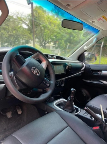Imagen 8 de 11 de Toyota Hilux 2.4l 4x4