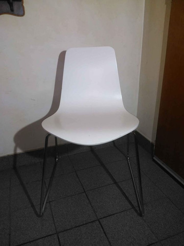 Silla De Diseño Blanca Usada Muy Buen Estado