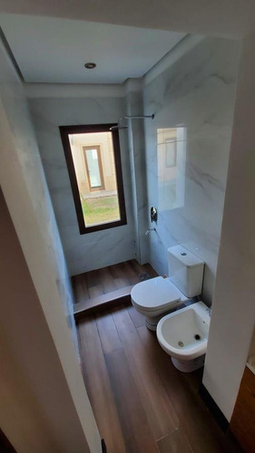 Imagen 23 de 30 de Venta Casa 5 Ambientes Con Piscina En Barrio El Golf - Nordelta.