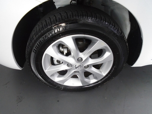 Nissan March 1.6 16v Sv Cvt (flex)