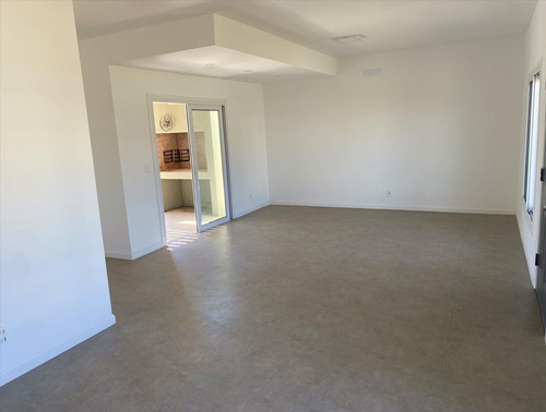 Venta! Casa De 3 Dormitorios A Una Cuadra De Playa Mansa.