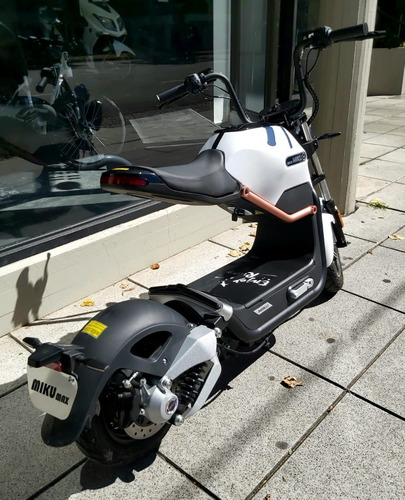 Imagen 9 de 15 de Sunra Miku Max 800w 60v Litio Moto Eléctrica 0km V