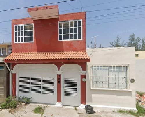 Remate!!!...invierte Y Obten Ganancias. Casa Adjudicada Otapa 788, Lomas De Río Medio Iii, Veracru