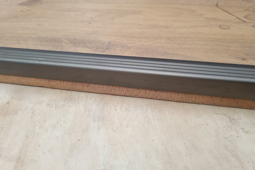 Imagen 2 de 7 de Moldura Nariz Escalon Aluminio Pisos Flotante X 2.85mts