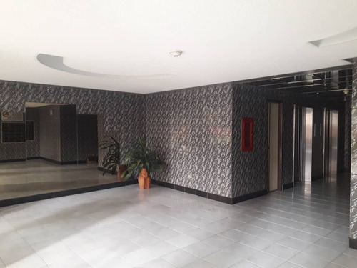 Imagen 2 de 12 de Apartamento Remodelado En Lomas Del Avila