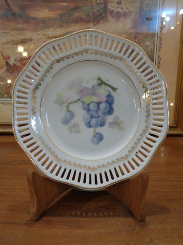 Antiguo Plato De Porcelana Con Uvas Grande