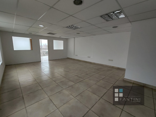 Oficina // 2 Bñs // Alberdi // Planta Libre // 70m2 // 1 Privado // Luminosa