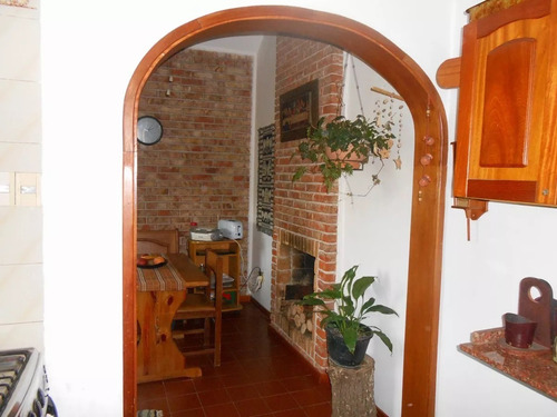 Vendo Chalet 5 Dormitorios, 2 Baños, Apto. Al Fondo, Calefacción, Chochera, Parrillero, Estufa A Leña, Próxima A La Playa