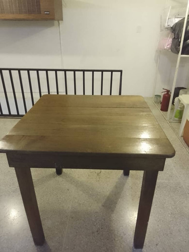 Juego De Mesa Y Sillas En Madera 