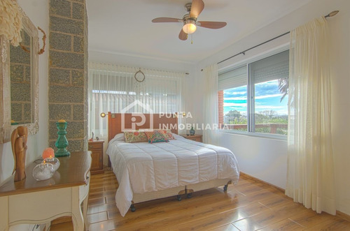 Imagen 18 de 30 de Casa De 4 Dormitorios + Piscina En La Peninsula, Punta Del Este - Punta Del Este Mansa
