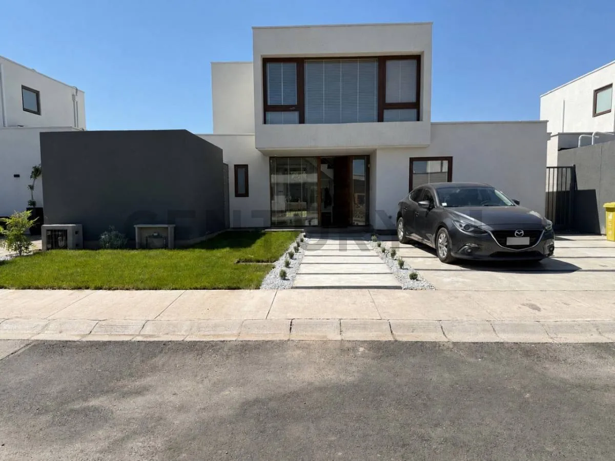 Imagen 2 de 26 de Casa Inteligente Con Piscina Y Home Office | Santa Elena ...