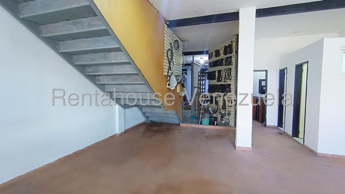 Gisselle Lobo Tiene Edificio Comercial En Venta En Zona Centro De Barquisimeto 2 Niveles Amplios Espacios Portones Puertas De Seguridad Tanque Subterraneo De 8000 Litros Camaras Seguridad 2 5 8 0 2 0