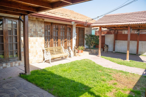 Se Vende Casa A Pasos De Vicuña Mackenna Con Santa...