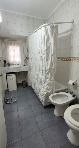 Impecable Propiedad! 3 Dormitorios, 2 Baños, Living Con Hogar Y Comedor, Estar... Pileta, Parrilla..
