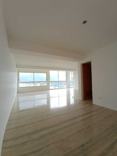 Imagen 3 de 20 de Se Vende Apartamento Ph Triplex De 334 M2 4h/4b/3p En Lomas Del Sol