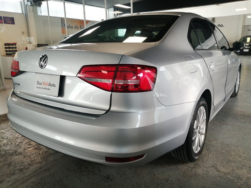 Imagen 6 de 10 de Vw Jetta Trendline Std. 2015