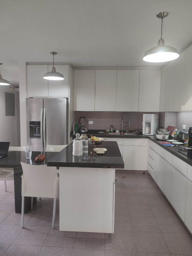 Colinas De Valle Arriba Venta Apartamento 330 M2aproximadamente, Espectacular Vista Al Avila,